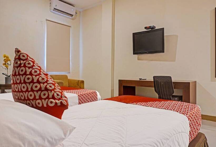 Collection O 91414 Hotel Marina Beach