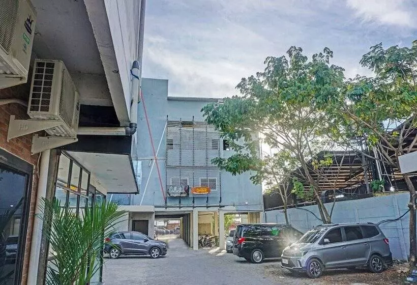 Collection O 91414 Hotel Marina Beach