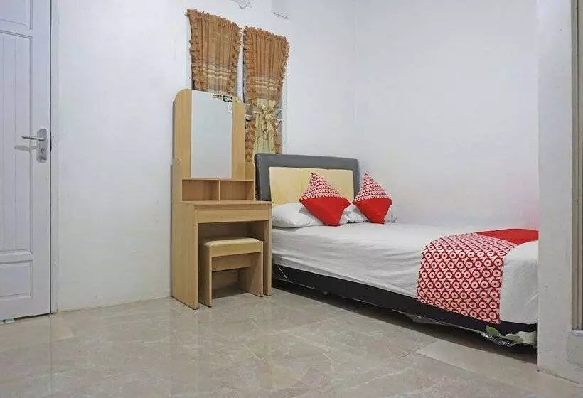 ホテル Oyo 91375 Pondok Feby Makassar