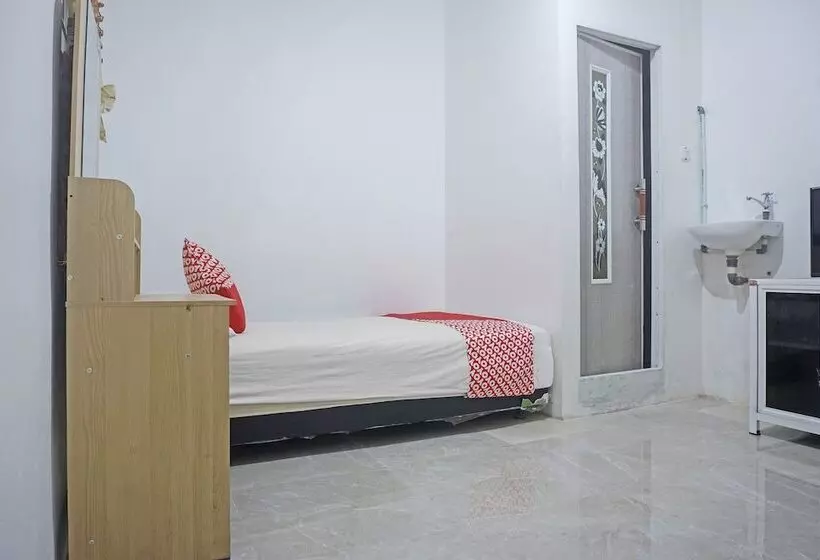 ホテル Oyo 91375 Pondok Feby Makassar