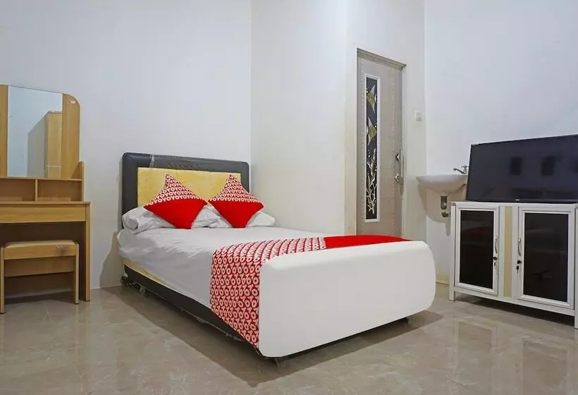 ホテル Oyo 91375 Pondok Feby Makassar