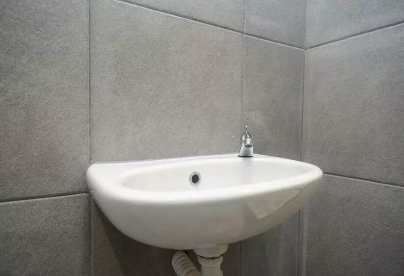 Hotelli Reddoorz @ Klaten City