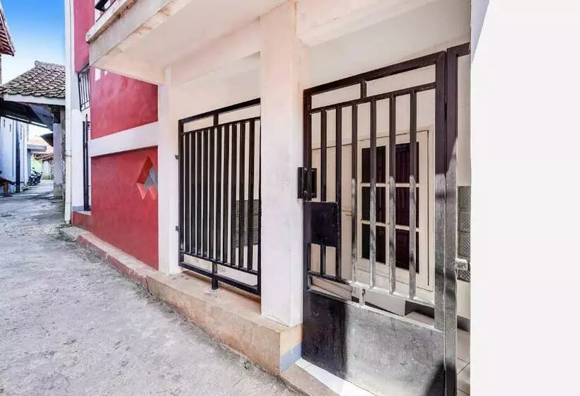 Hotelli Spot On 91386 De Jawara Homestay Syariah