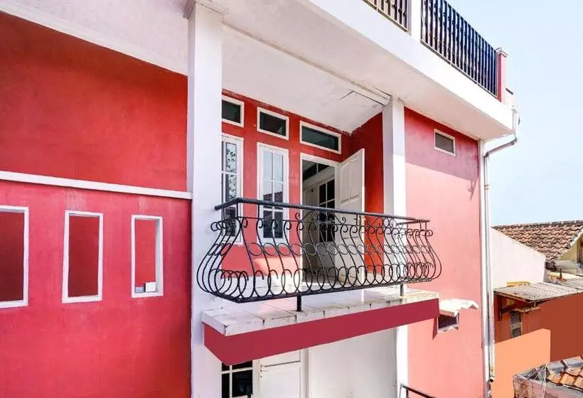 Hotelli Spot On 91386 De Jawara Homestay Syariah