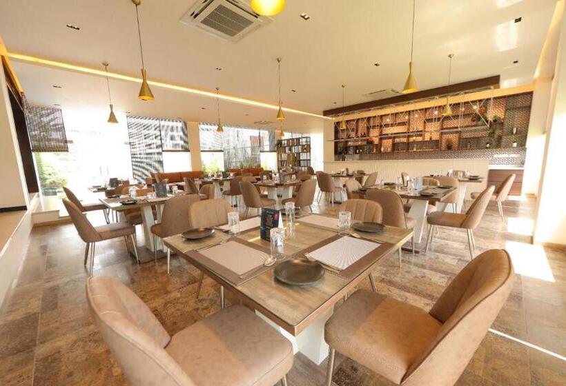 منتجع Vrr Astoria Hotel & Convention Center