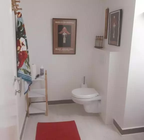 تختخواب و صبحانه La Pairelle