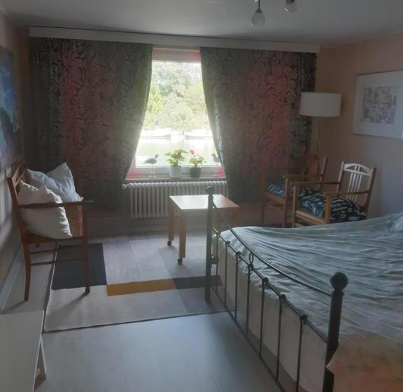 تختخواب و صبحانه La Pairelle