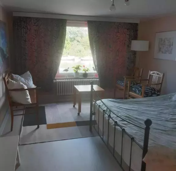 تختخواب و صبحانه La Pairelle