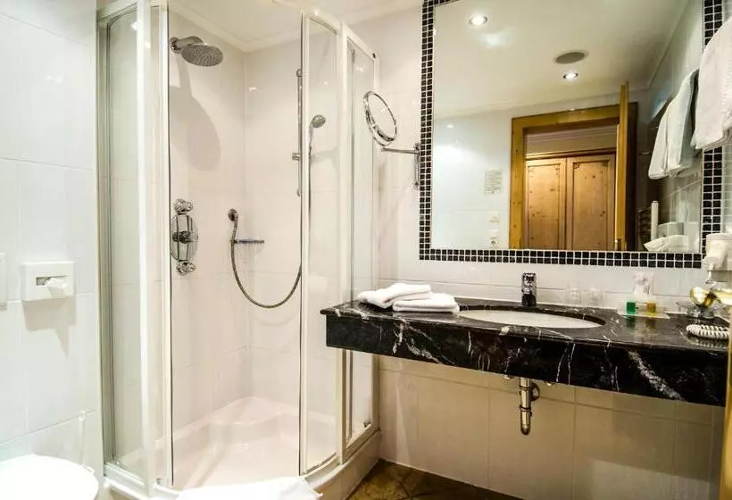تختخواب و صبحانه Sporthotel Almhof