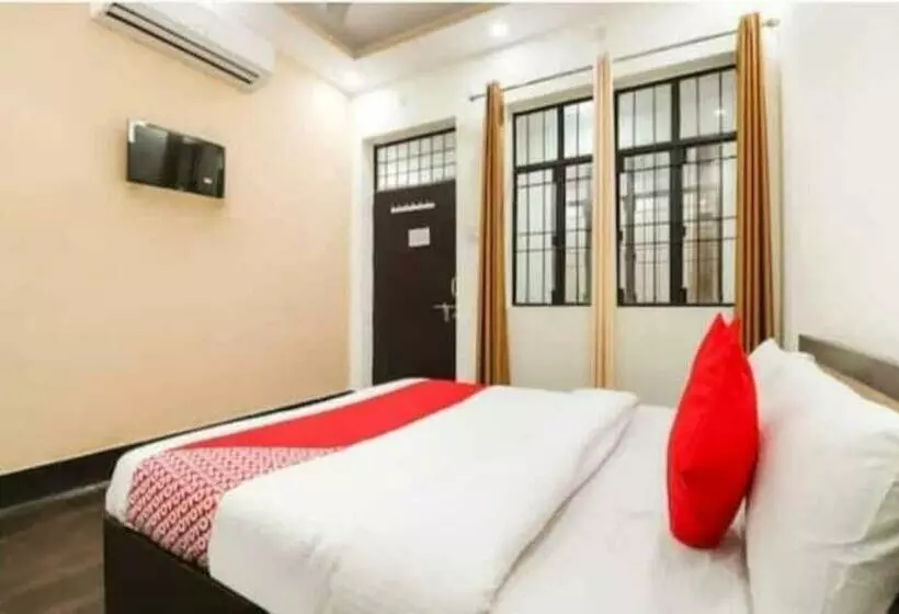 Hotelli Oyo 90180 Jk Guest House