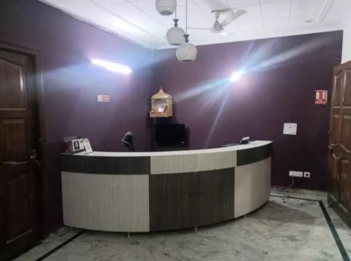 Hotelli Oyo 90180 Jk Guest House