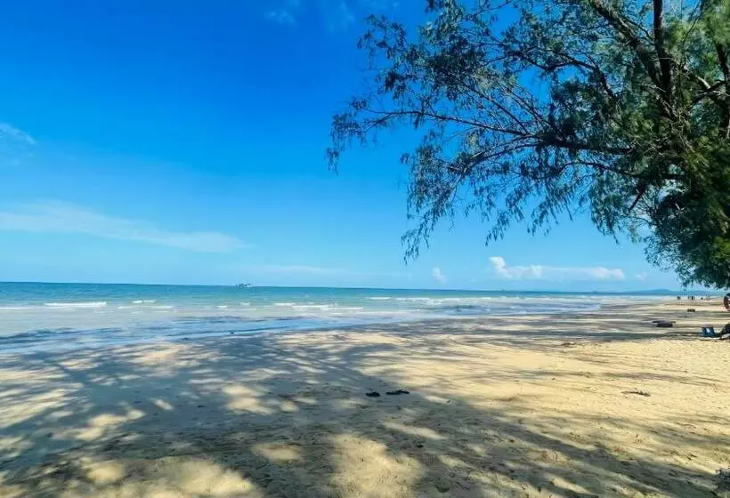 تختخواب و صبحانه Beach Hotel Grand World   Mg Homestay