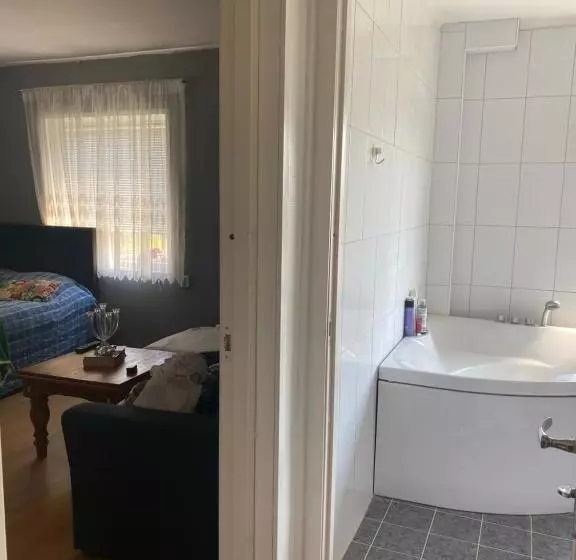 ベッドアンドブレックファースト Anita