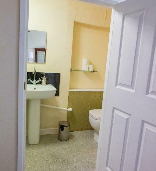 مبيت وإفطار Queens Head Inn