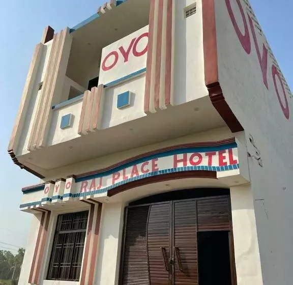 Hotelli Oyo 90574  Raj Palace