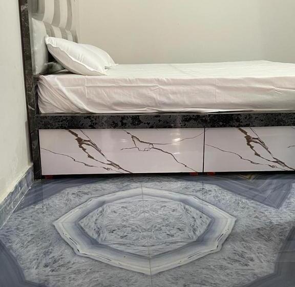 Отель Oyo 90574 Raj Palace