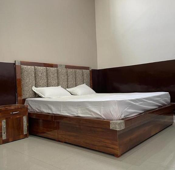 Отель Oyo 90574 Raj Palace