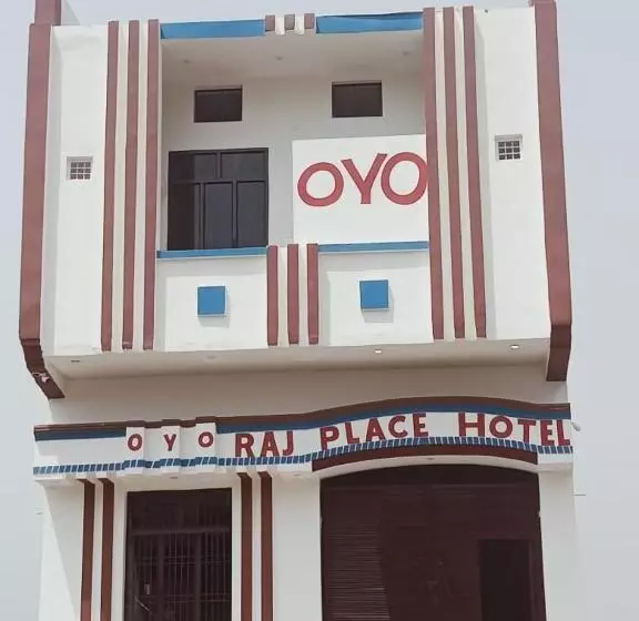 Hotelli Oyo 90574  Raj Palace