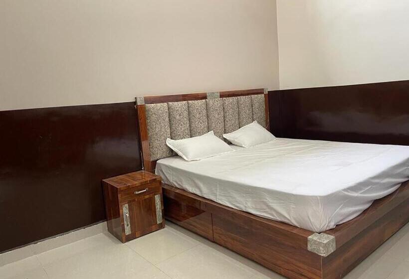 Отель Oyo 90574 Raj Palace