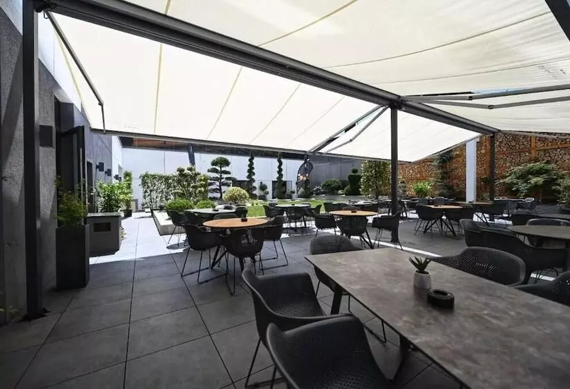 ホテル Aniroc Signature