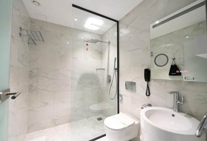 בית מלון כפרי Aniroc Signature