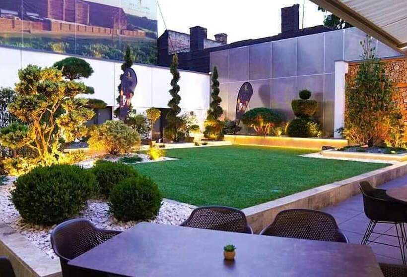 בית מלון כפרי Aniroc Signature