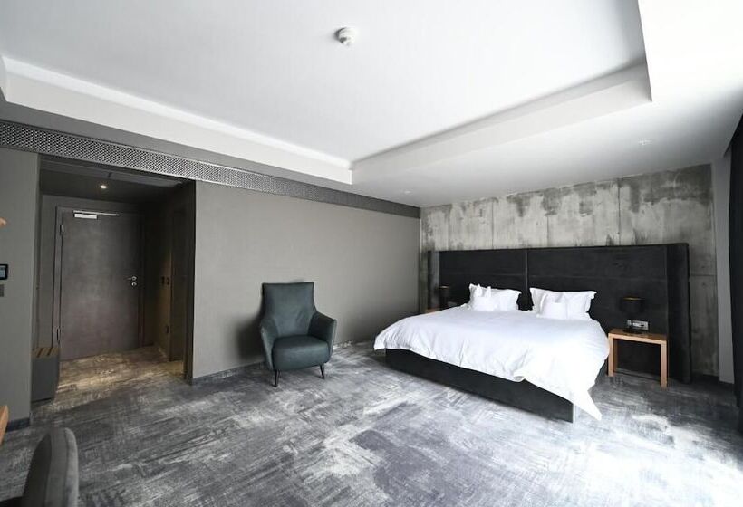 בית מלון כפרי Aniroc Signature