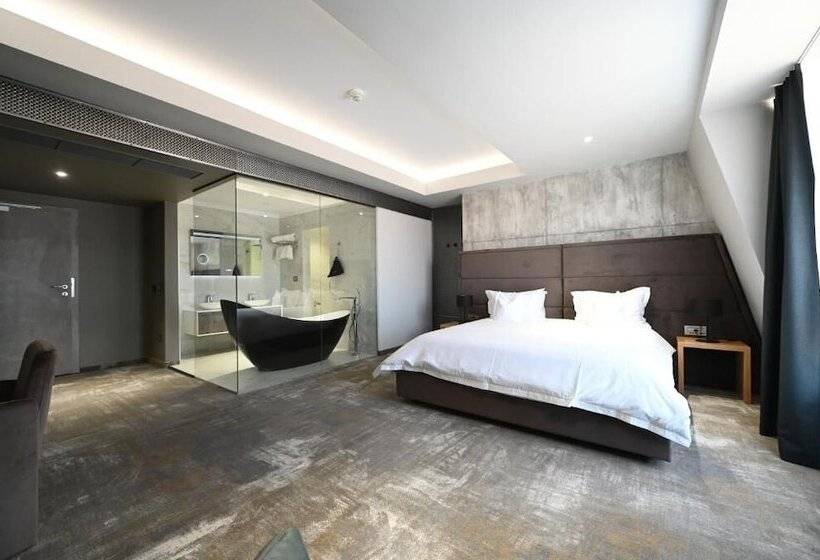 בית מלון כפרי Aniroc Signature