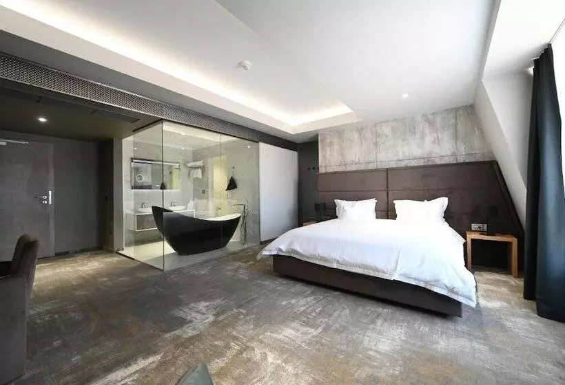 ホテル Aniroc Signature