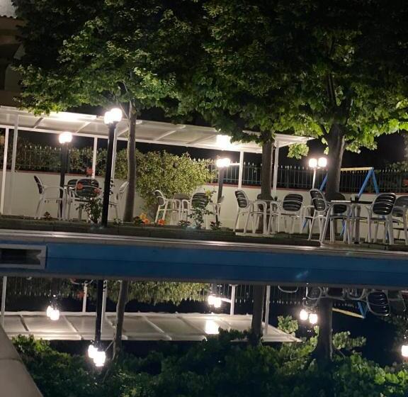 هتل Relax Apartment &