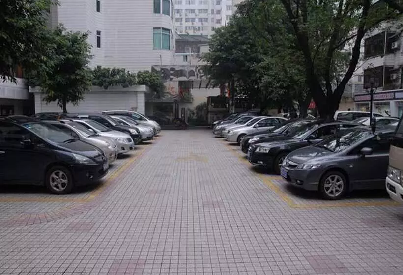 Hotel Five Rams City