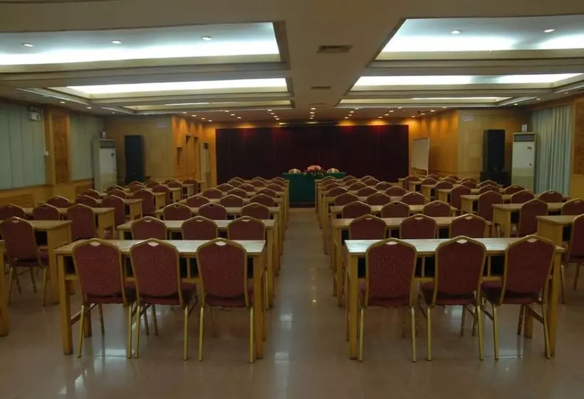 Hotel Five Rams City