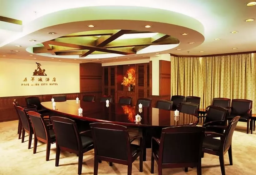 Hotel Five Rams City