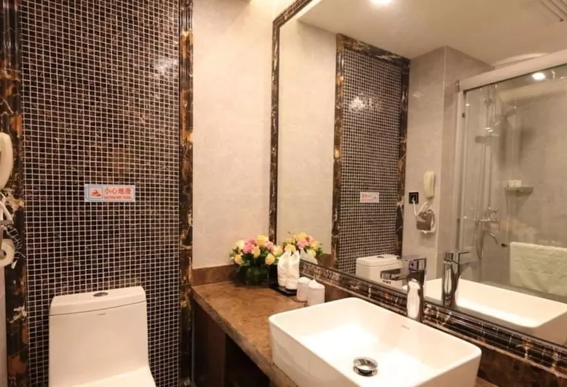 Hotel Five Rams City