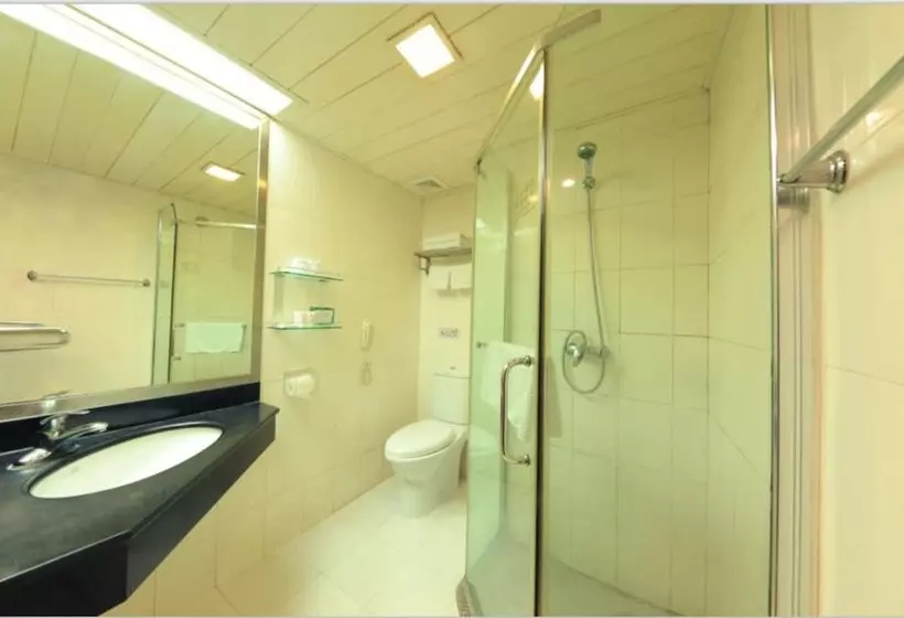 Hotel Five Rams City