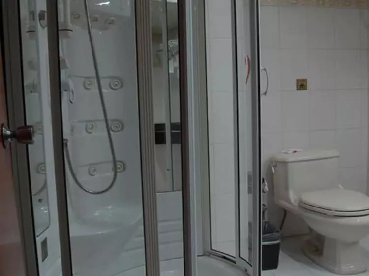 Hotel Five Rams City