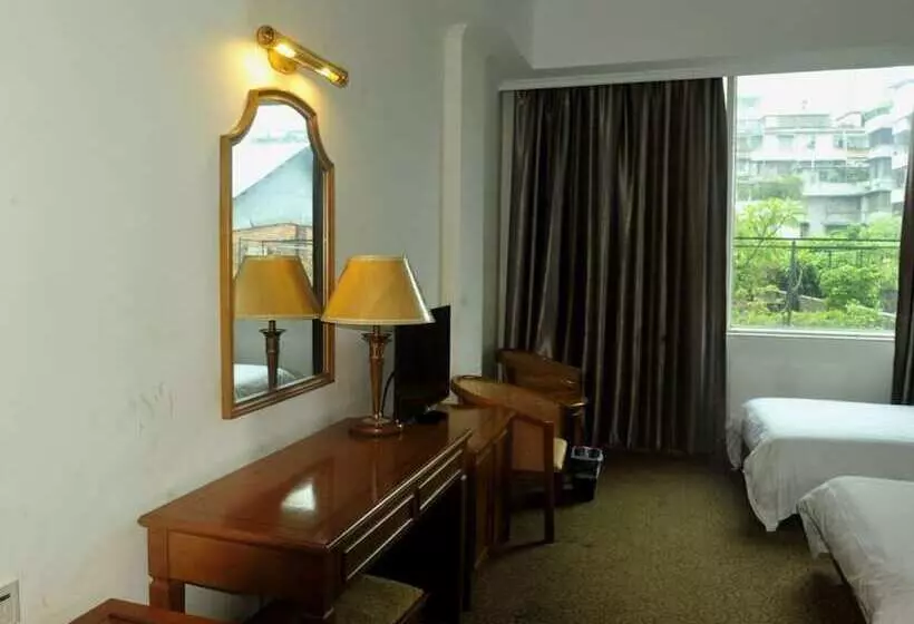 Hotel Five Rams City