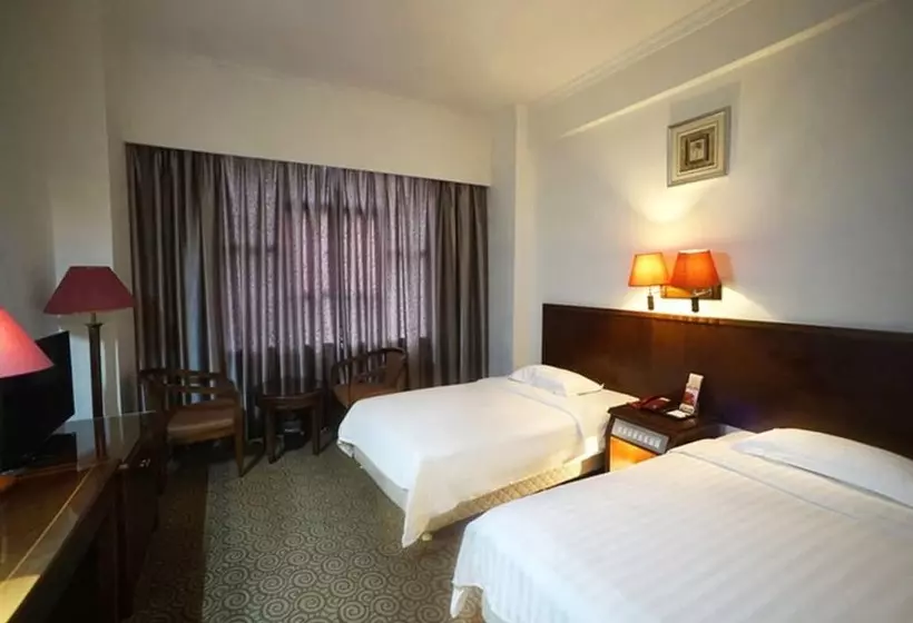 Hotel Five Rams City