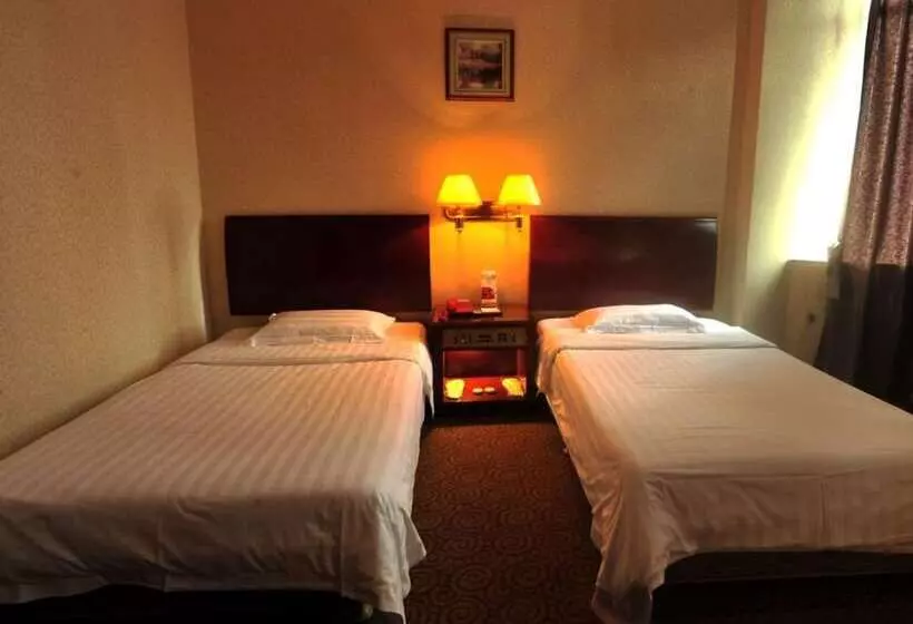 Hotel Five Rams City