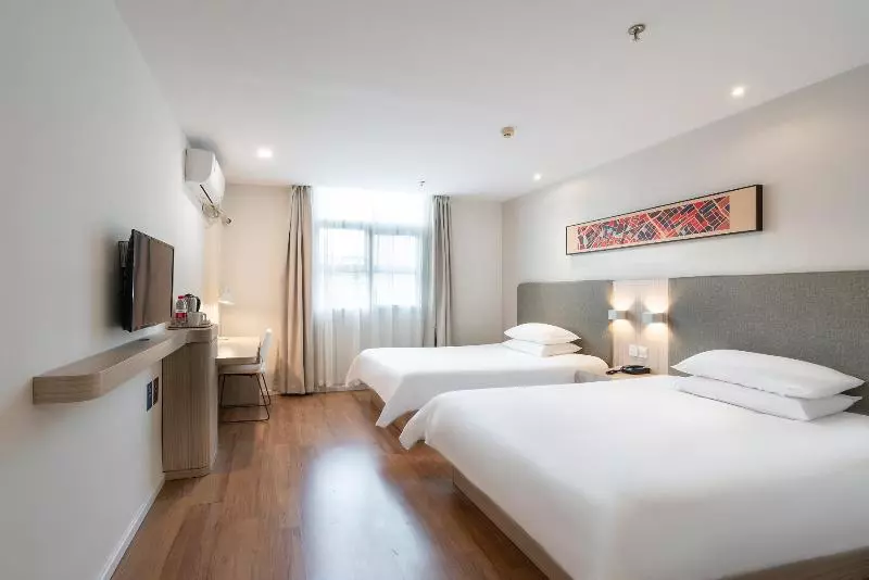 Hotel Hanting Guangzhou Yantang Metro Station