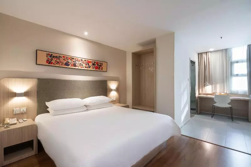 Hotel Hanting Guangzhou Yantang Metro Station