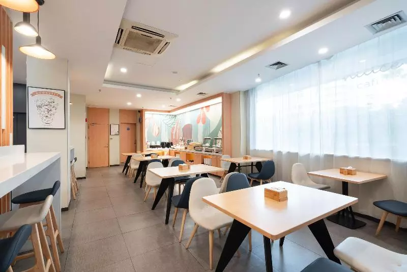 Hotel Hanting Guangzhou Yantang Metro Station