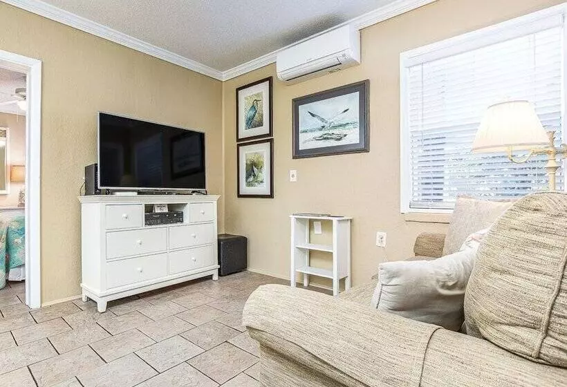 Captains Quarters B