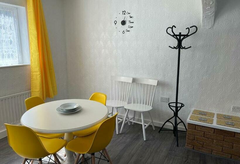 Cosy House #lea Hall Train Station #bhx #nec #nia