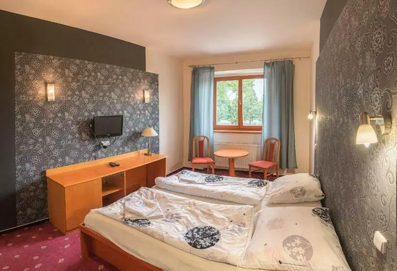 Majatalo Dobrá škola U Jeníčka