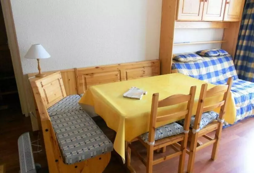 Appartement Tout Confort Skis Aux Pieds Avec Balcon Et Piscine Chauffée   Fr 1 267 210