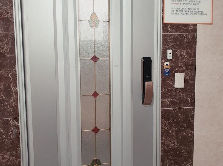 ペンション Irich House