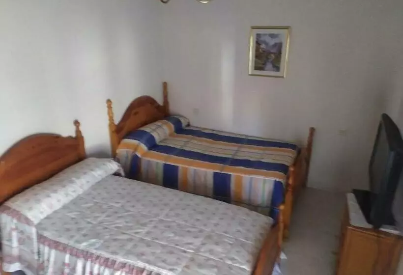 پانسیون Room In Chalet   Private Double Room In Toledo
