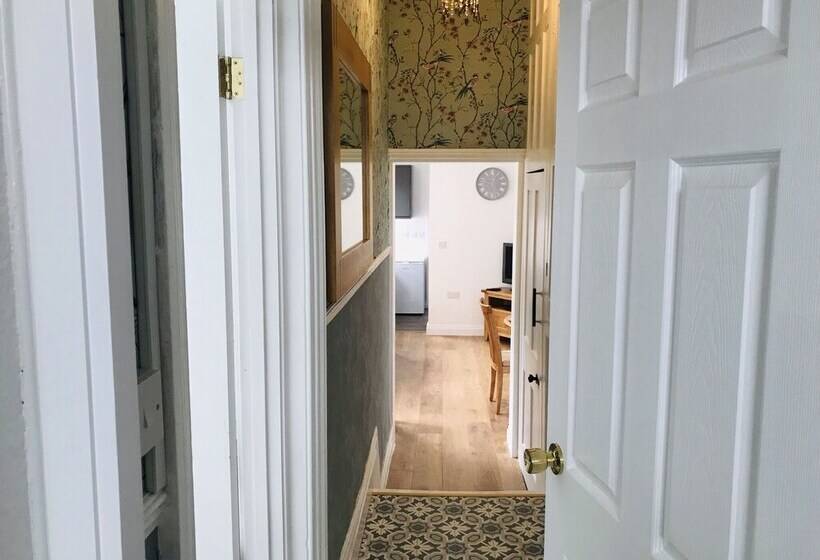 Character Town Centre ,1 Bed Flat, Boston