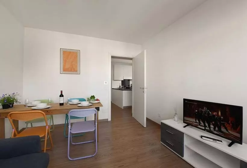 Santi Apartment Few Min From Lake   Happy Rentals
